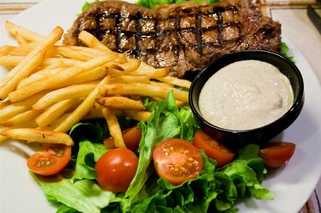 استیک با سس قارچ