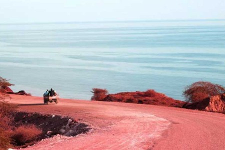 جاذبه دیدنی معدن خاک سرخ در قشم